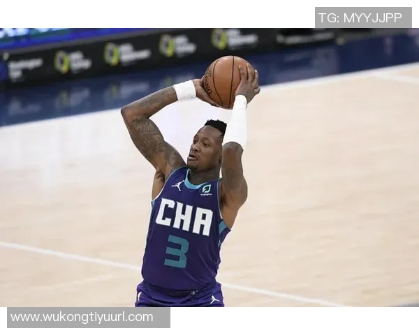 杰基杨全能表现助球队获胜20投10中砍下32分4篮板10助攻1抢断