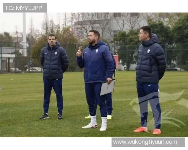 武汉三镇新任主帅莫拉致辞感谢信任将以尊重责任与雄心迎接挑战